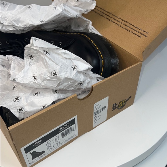 ❤️NWT DR MATRENS JADON SMOOTH LEATHER PLATFORM BOOTS IN BLACK SIZE WOMENS 8 - Picture 16 of 16